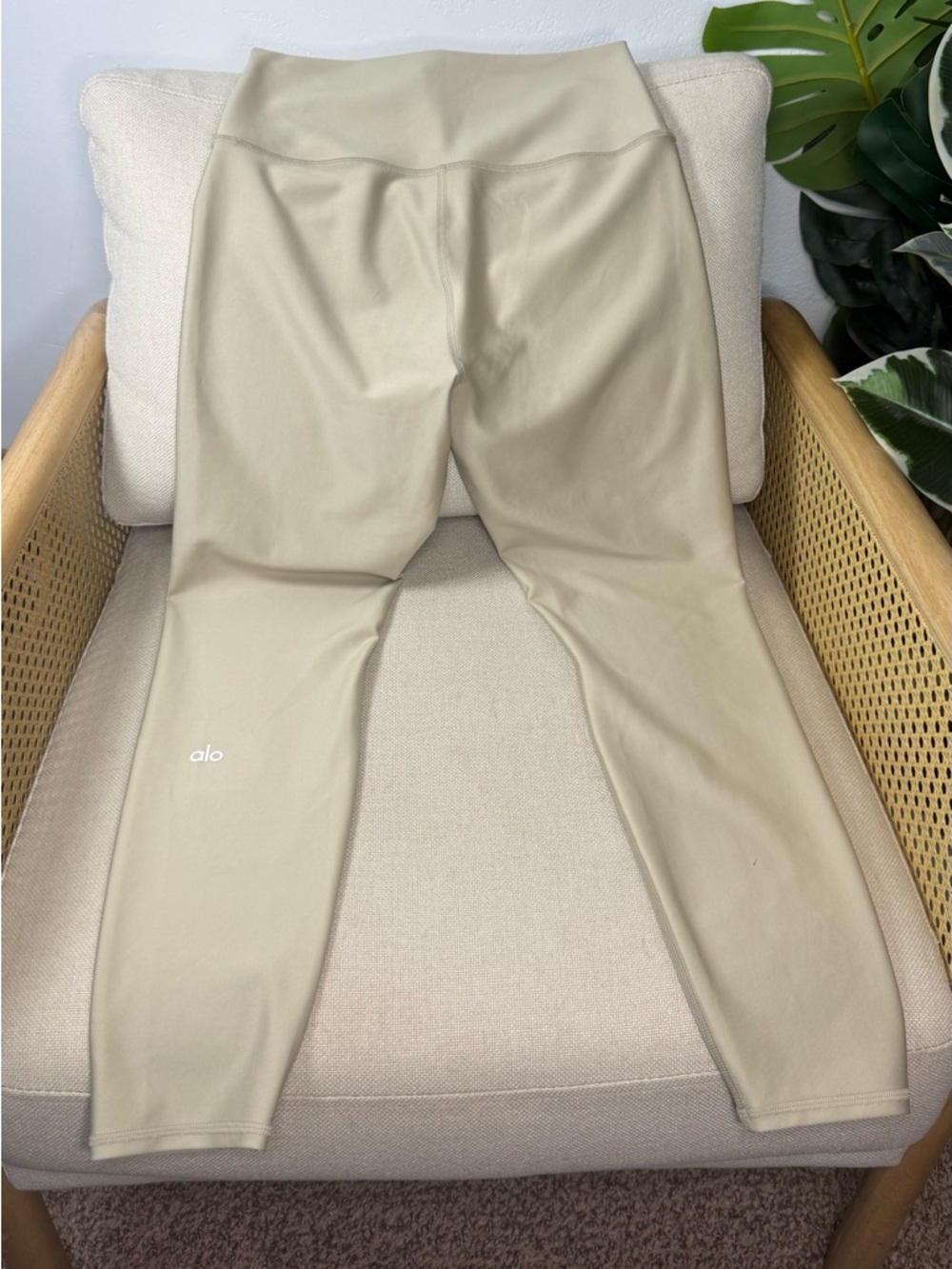 Alo Yoga Airlift High Waist Leggings 26" Size medium - Picture 4 of 10